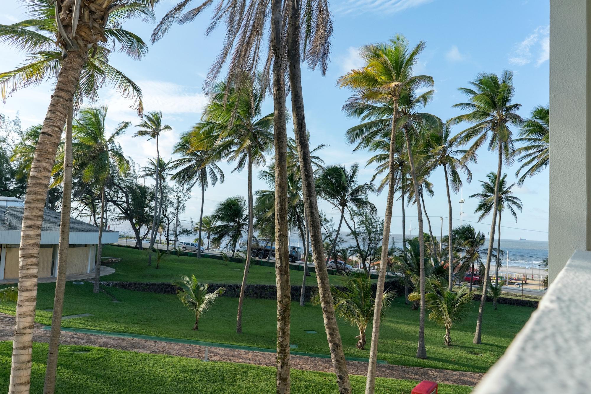 Blue Tree Towers Sao Luis Hotel Exterior photo View of the beach from the hotel